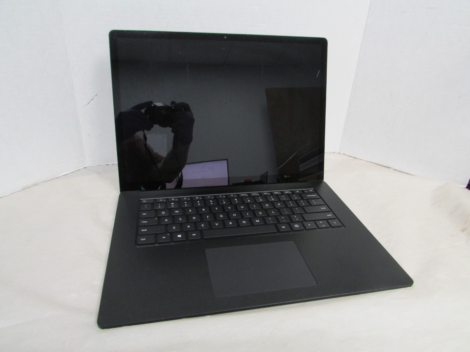 Microsoft Surface Laptop 3 1872 I7-1065G7 1.3GHz 16GB NO SSD, OS CRACKED SCREEN