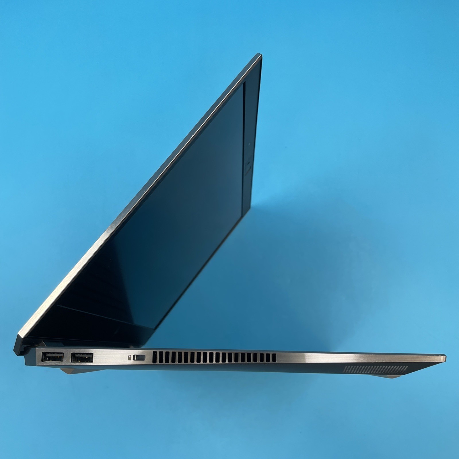 HP ZBook Studio G5 | i7-8850H | 32GB RAM | 512GB SSD | P1000 | NO OS | 65% BATT