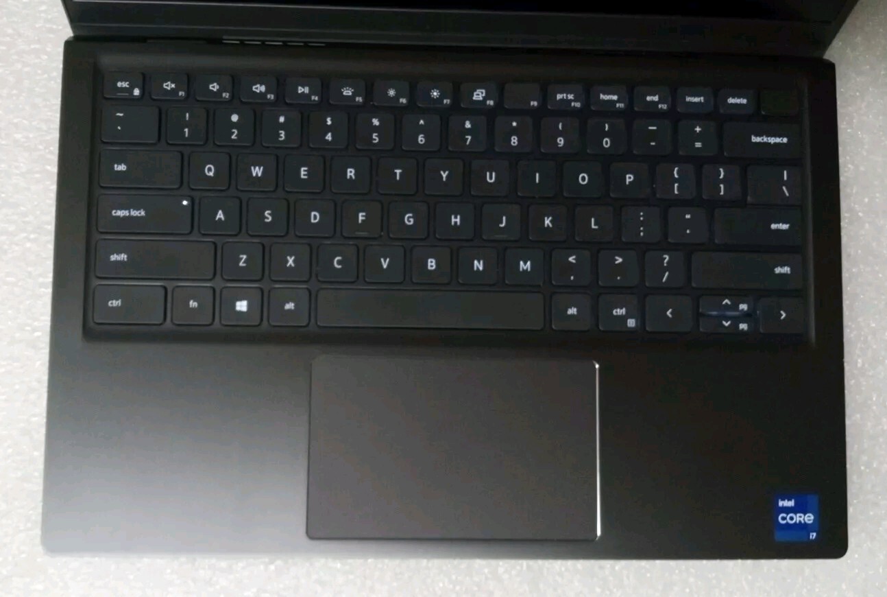 Dell Vostro 5410 i7-11390H 3.4 GHz 16 GB Ram, 512gb SSD Hd 14IN Screen