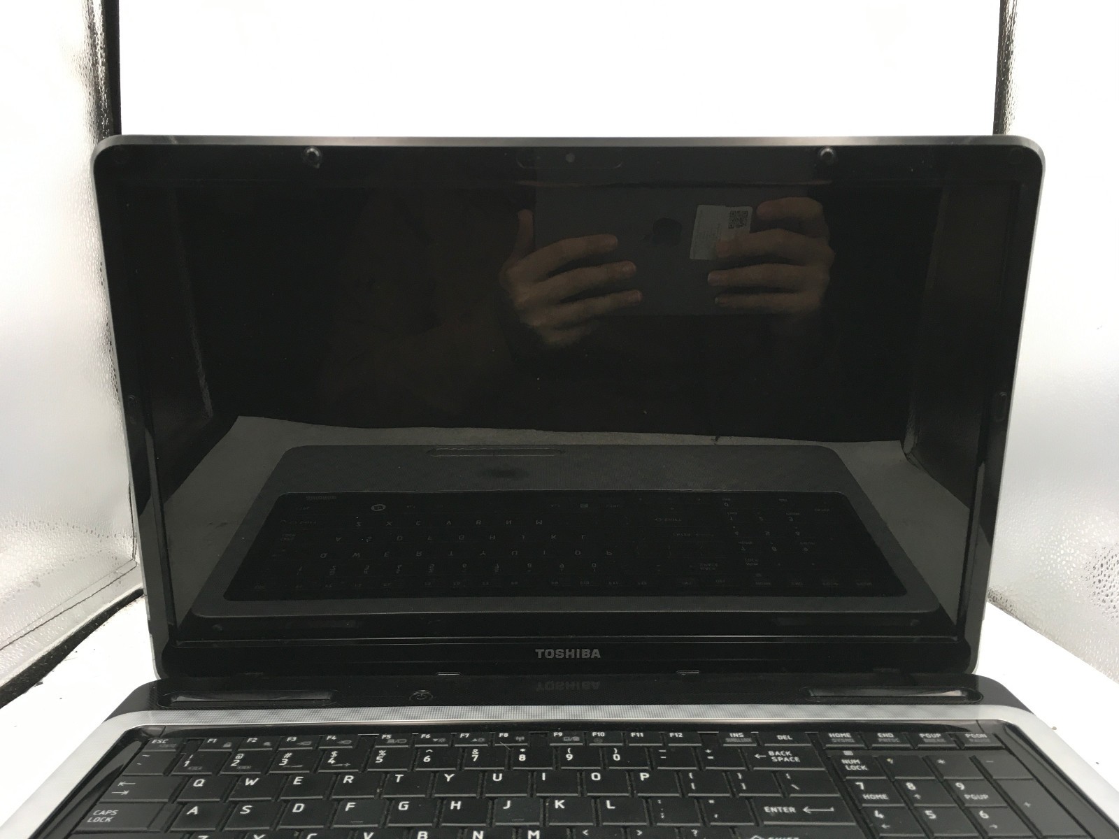 TOSHIBA SATELLITE – FOR PARTS / NO POWER – UKNOWN CPU – 4GB RAM – 15″ -READ – BB