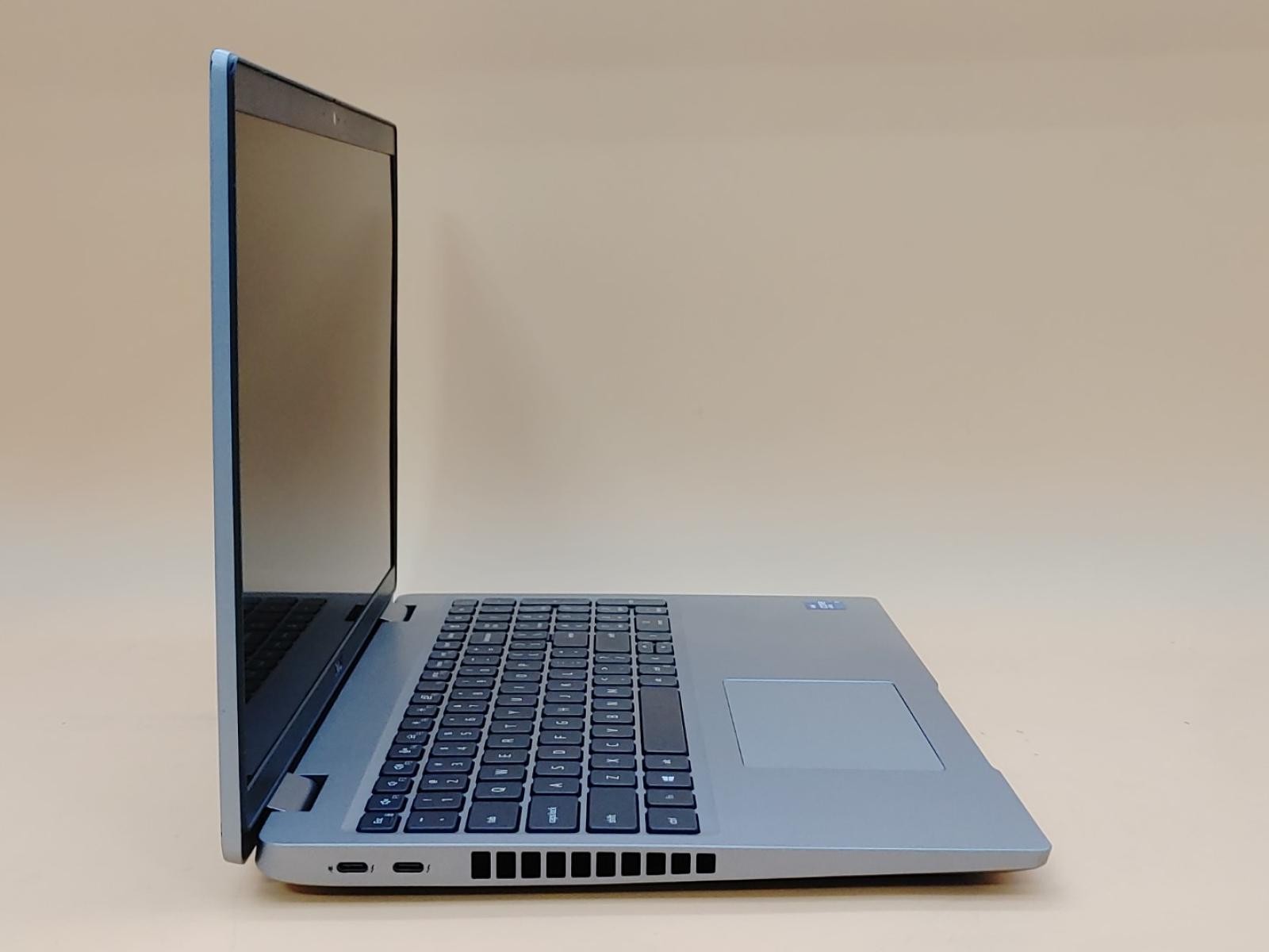 Dell Precision 3560 15.6″ i7-1185G7 *NO BATT/SSD/RAM/AC* *BROKEN LCD***NO POWER*