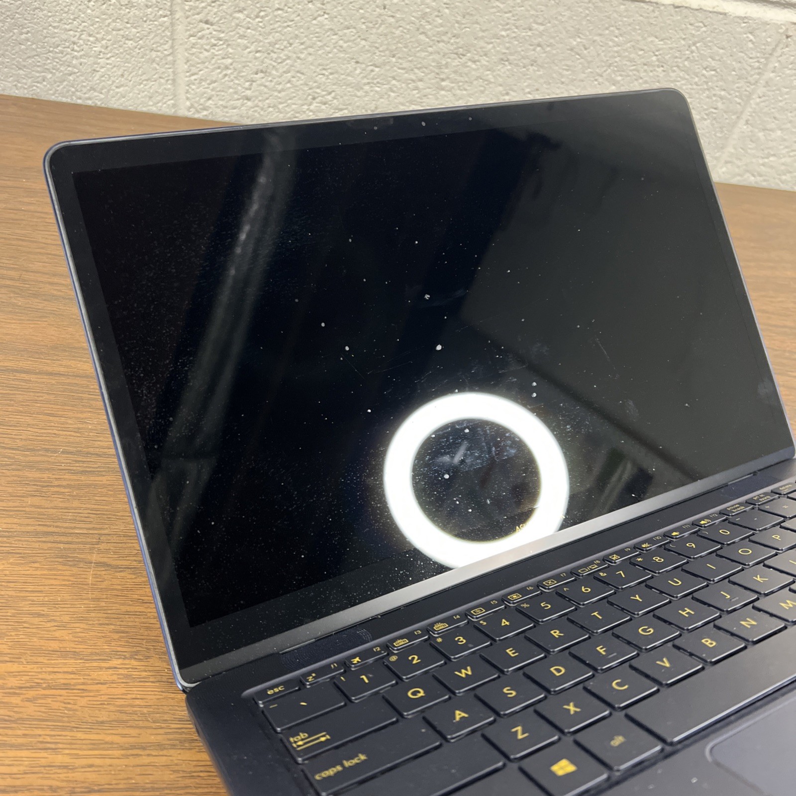 ASUS ZENBOOK UX490U I7 8GB RAM (POWERS ON, NO IMAGE) NO SSD – FOR PARTS/REPAIR