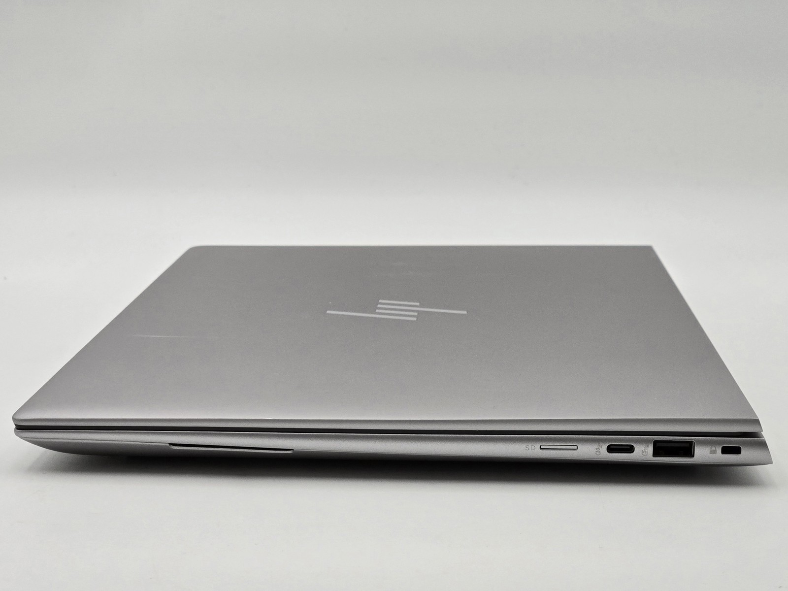 HP ZBook Studio 16 G11 Ultra 9 185H RTX 3000 Ada 64GB 1TB 4K Grade C