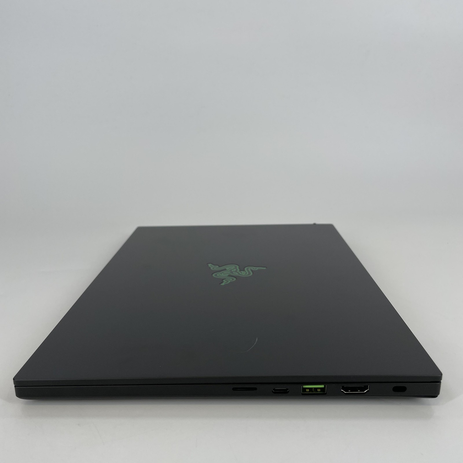 Razer Blade 14 120Hz QHD+ Ryzen AI 9 365 32GB 1TB SSD RTX 5070 Very Good