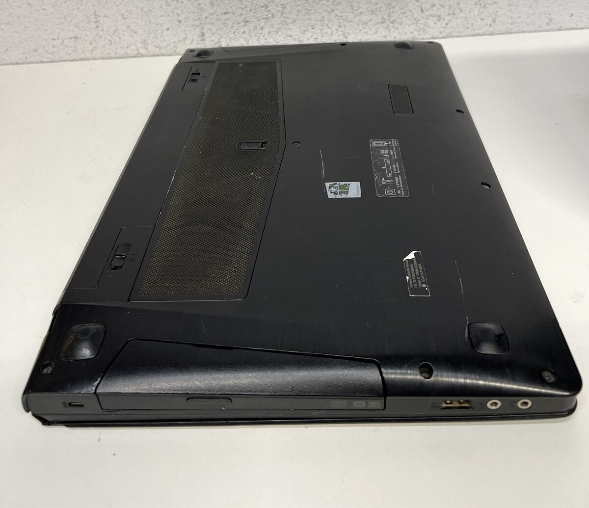 Lenovo IdeaPad Y500 15.6″ Intel Core i7-3630M 2.4GHz 8GB 500GB HD GT 750M *READ*