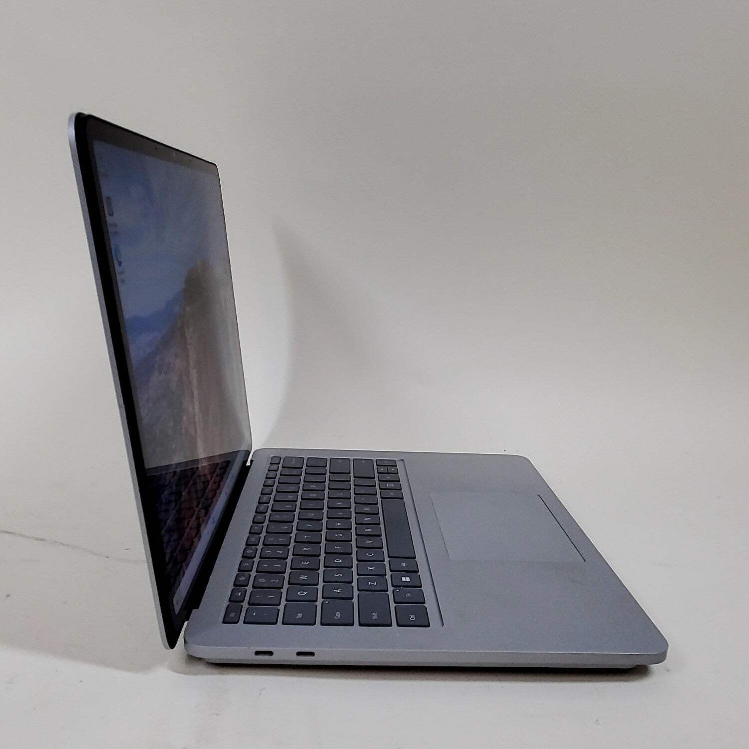 Microsoft Laptop Studio 1 1964 14.4″ i7 3.3GHz 16GB RAM 512GB SSD RTX 3050 Ti