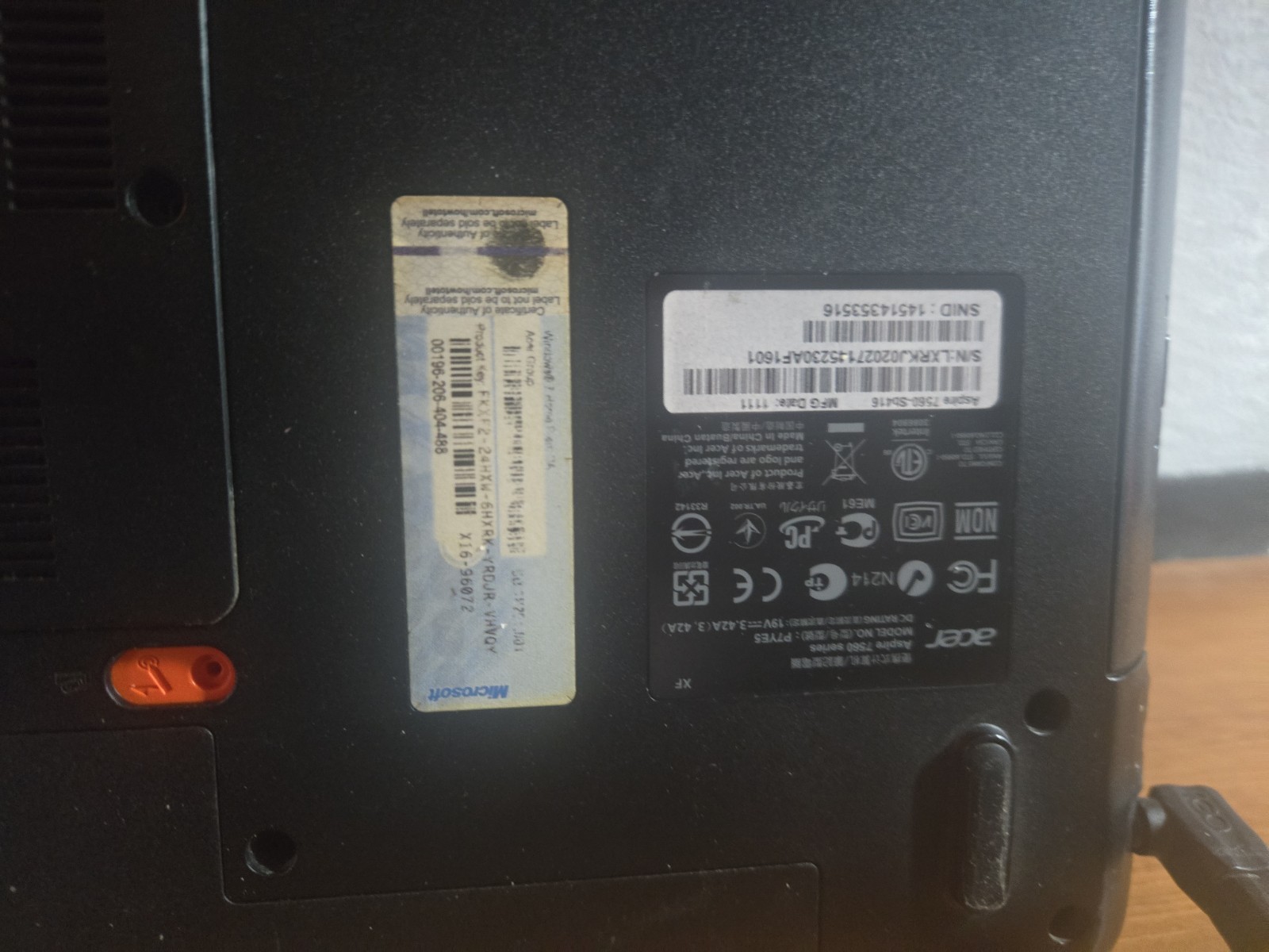 Acer Aspire With AMD Radeon Quad-core Graphics 8 Gigabytes Of RAM 320 GB HDD