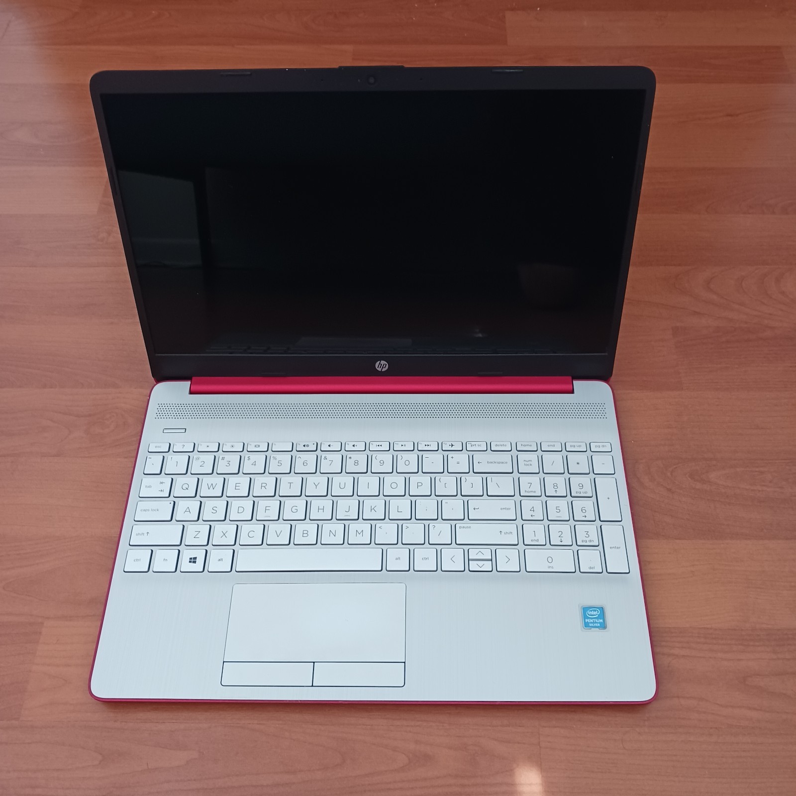 HP 15-dw0083wm Red Intel(R) Pentium(R) Silver Windows 11 4GB 240Gb SSD