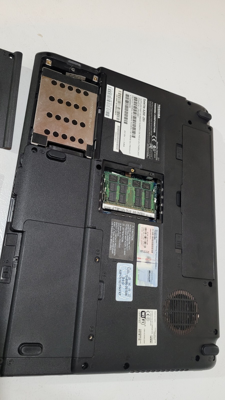 Toshiba Satellite A200-25V | 15.4″ | Intel T2310 | 3GB Ram | NoHDD | NoAC