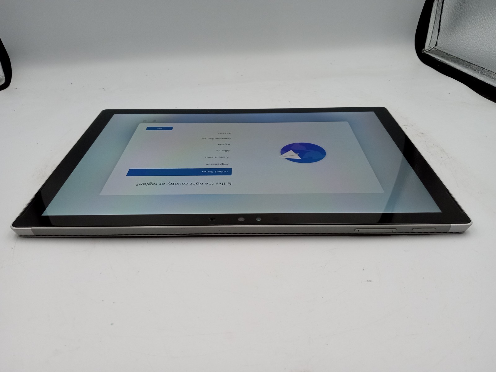 Microsoft Surface Pro 4 1724 12.3″ i7-6650U 16GB RAM 256GB SSD Windows 11 -RR