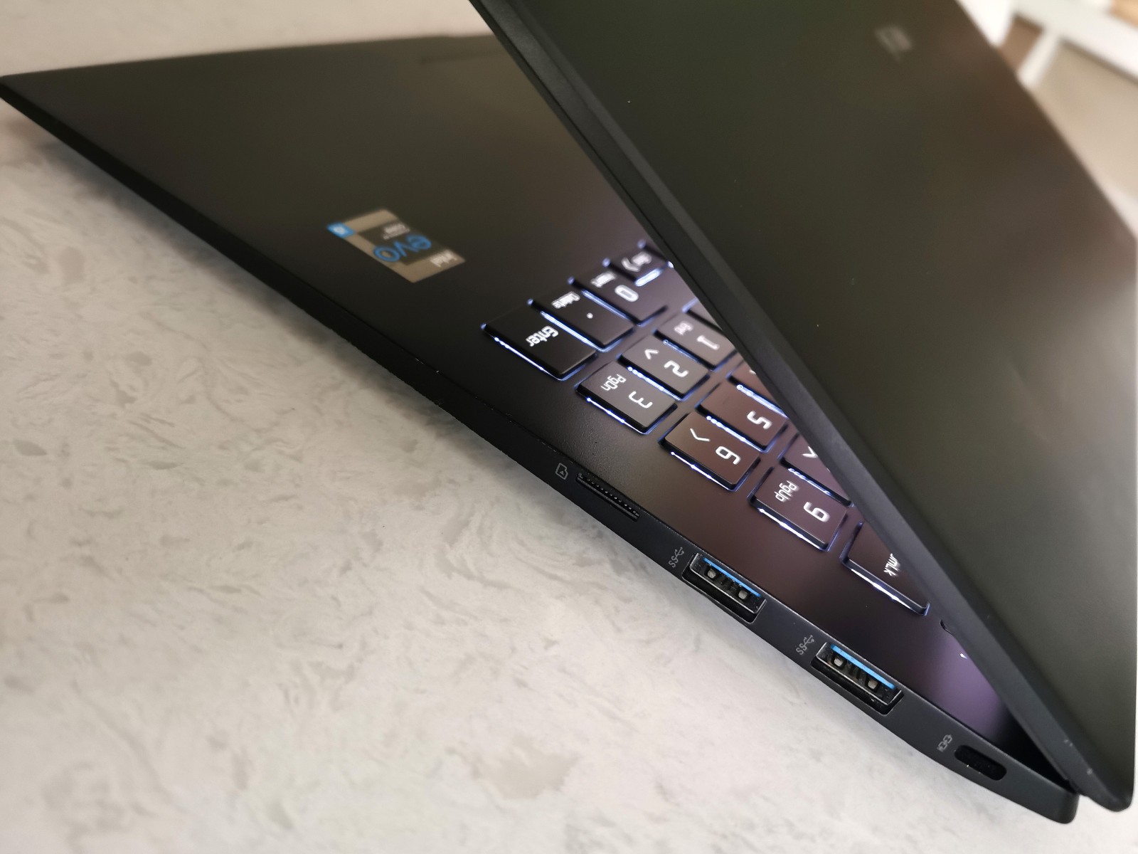 READ* LG Gram i5-1135G7 8GB DDR4 512GB or 1-2TB SSD 2K 16″ Lightweight Laptop