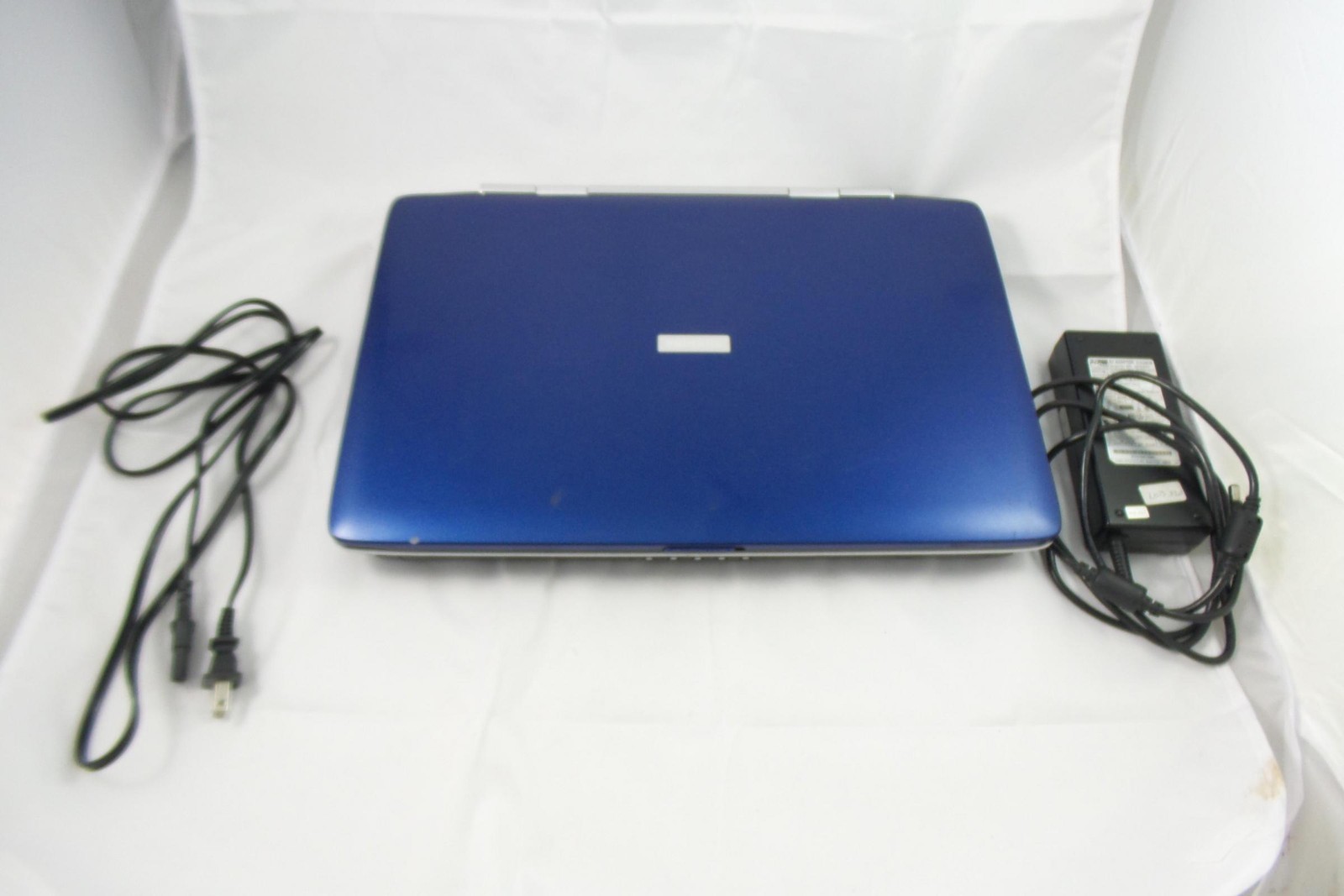 Vintage Toshiba Satellite Notebook 17″ P4 2.8 GHz 512 MB RAM 60GB HDD (P25-S507)