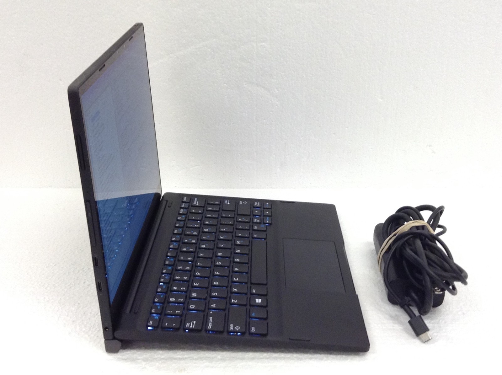 Dell Latitude 7285 2-in-1 Touch Laptop i5-7Y57 1.20Ghz 12.3″ w/ 8GB, 128Gb M2