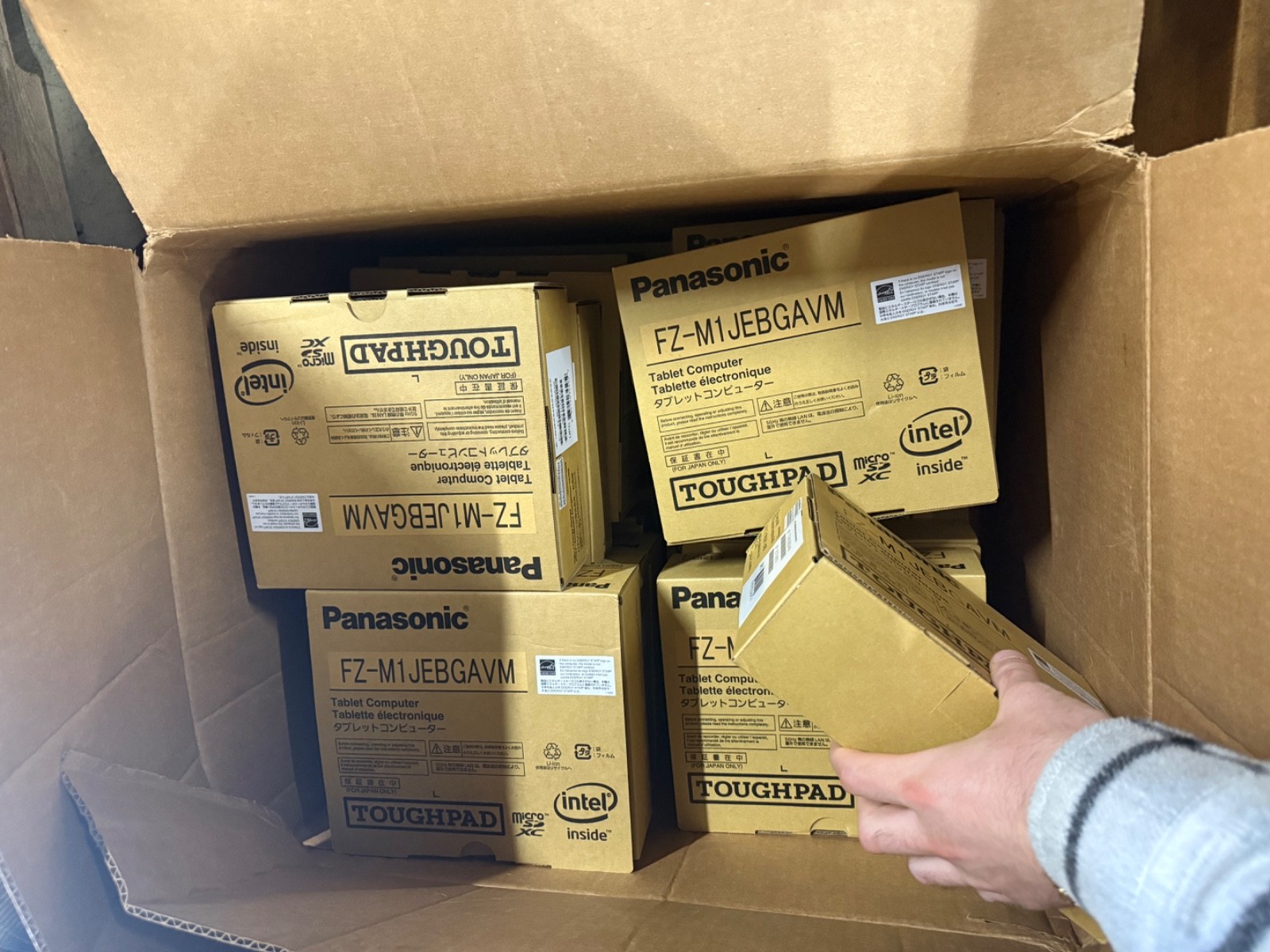 BRAND NEW Panasonic FZ-M1 Toughpad 8GB, RAM 256 SSD, Barcode Scanner