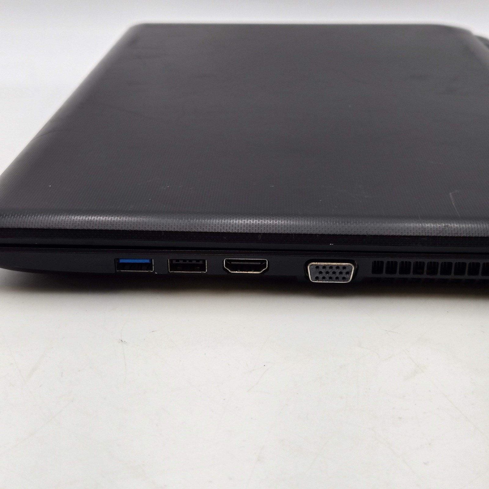 Toshiba Satellite C55-B5200 Intel Core i3-4005U, 6GB RAM, 750GB HD – Used