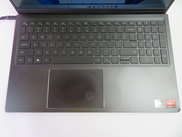 DELL INSPIRON 5515 RYZEN 5-5500U 8GB RAM 256GB NVMe AMD RADEON BACKLIT WIN11PRO