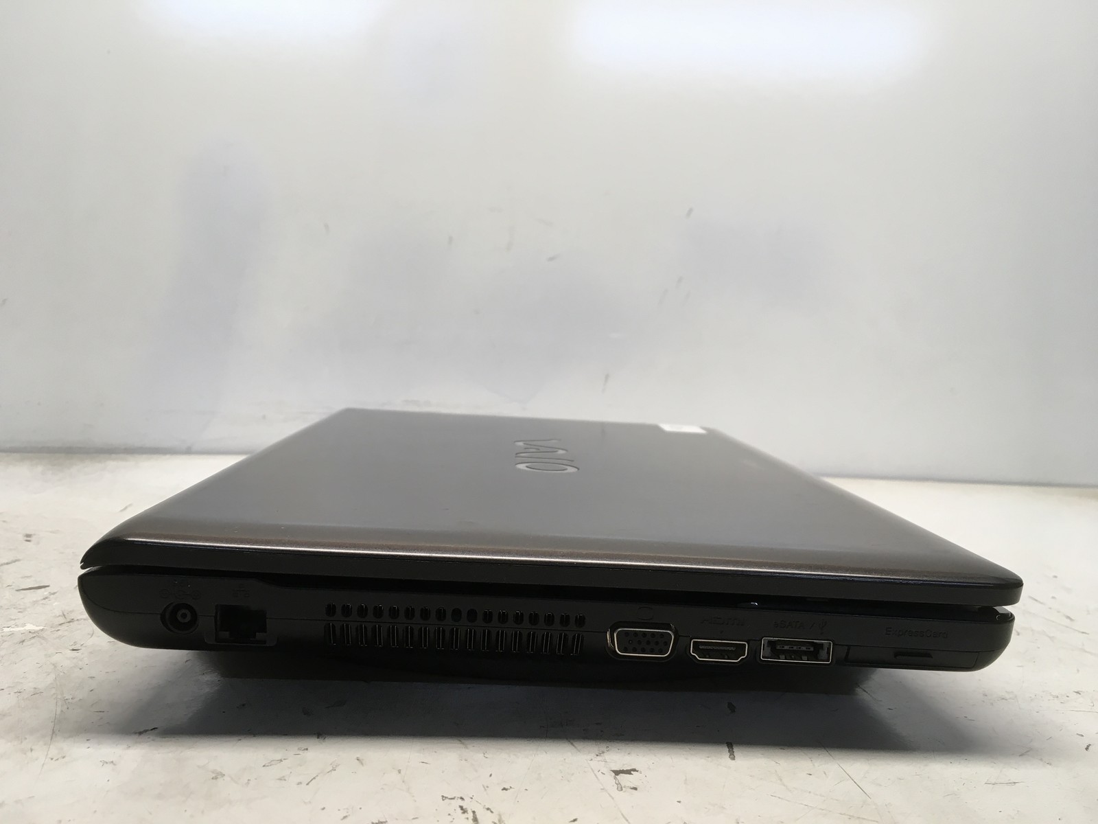 Sony Vaio VPCEB33FM Intel Core i3-370M 2.4GHz 4 GB NO HDD No Batt