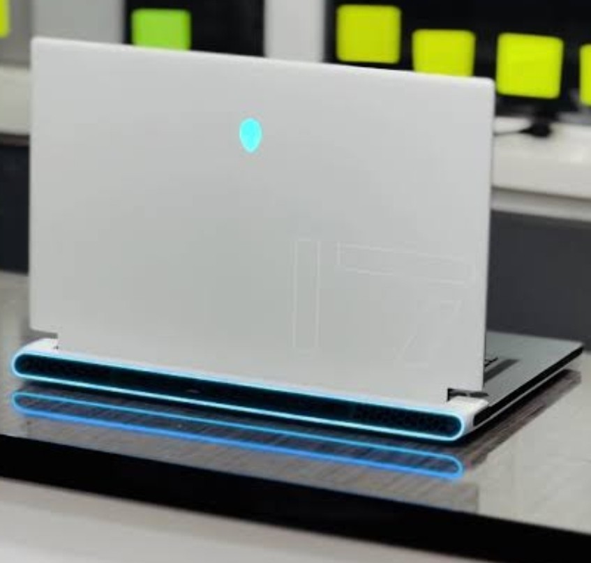 Alienware m17 R5 Gaming Laptop Computer