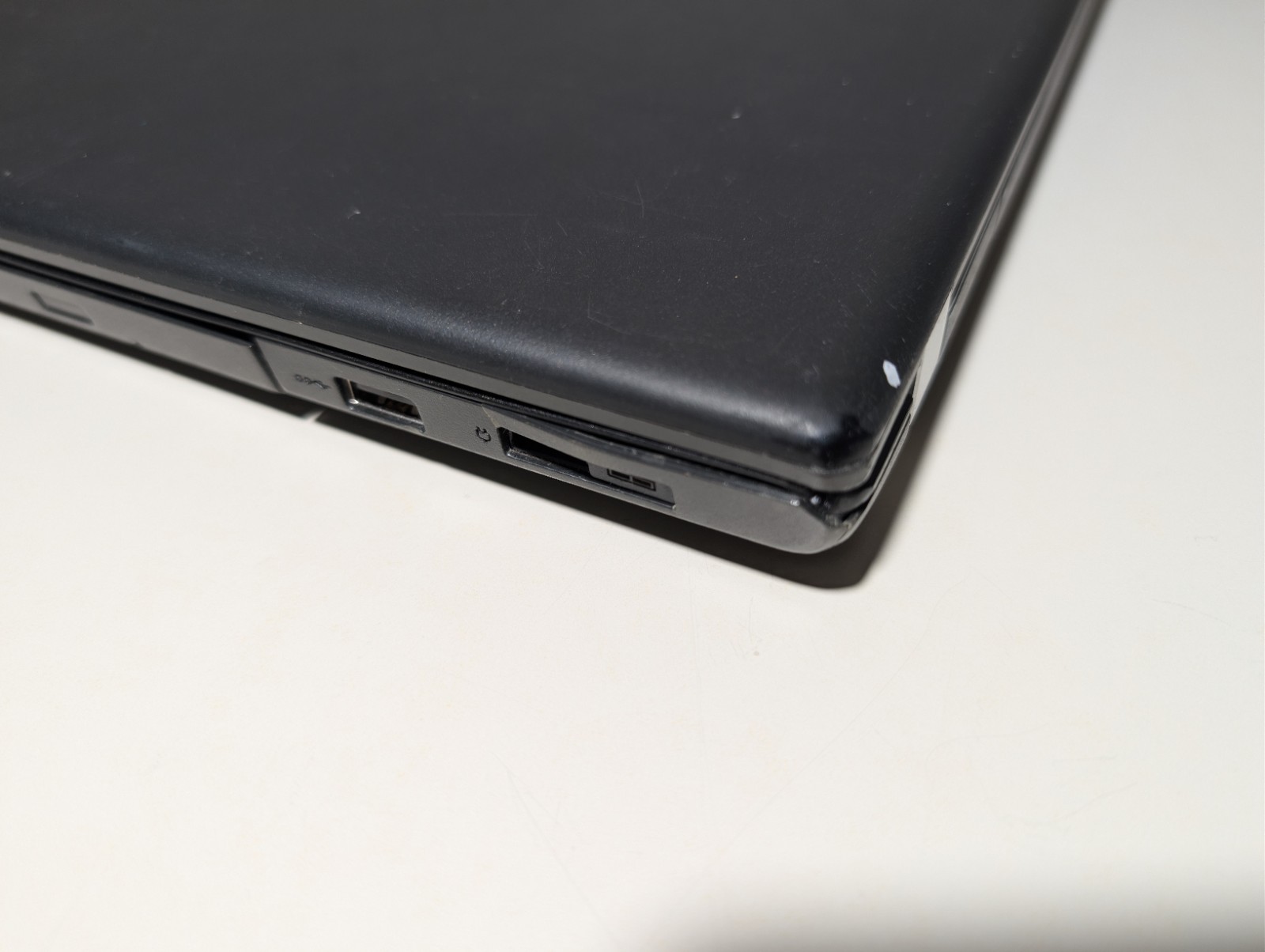LENOVO THINKPAD E560 | i7-6500U 16GB RAM 256GB SSD | FHD AMD Radeon R7 DVD