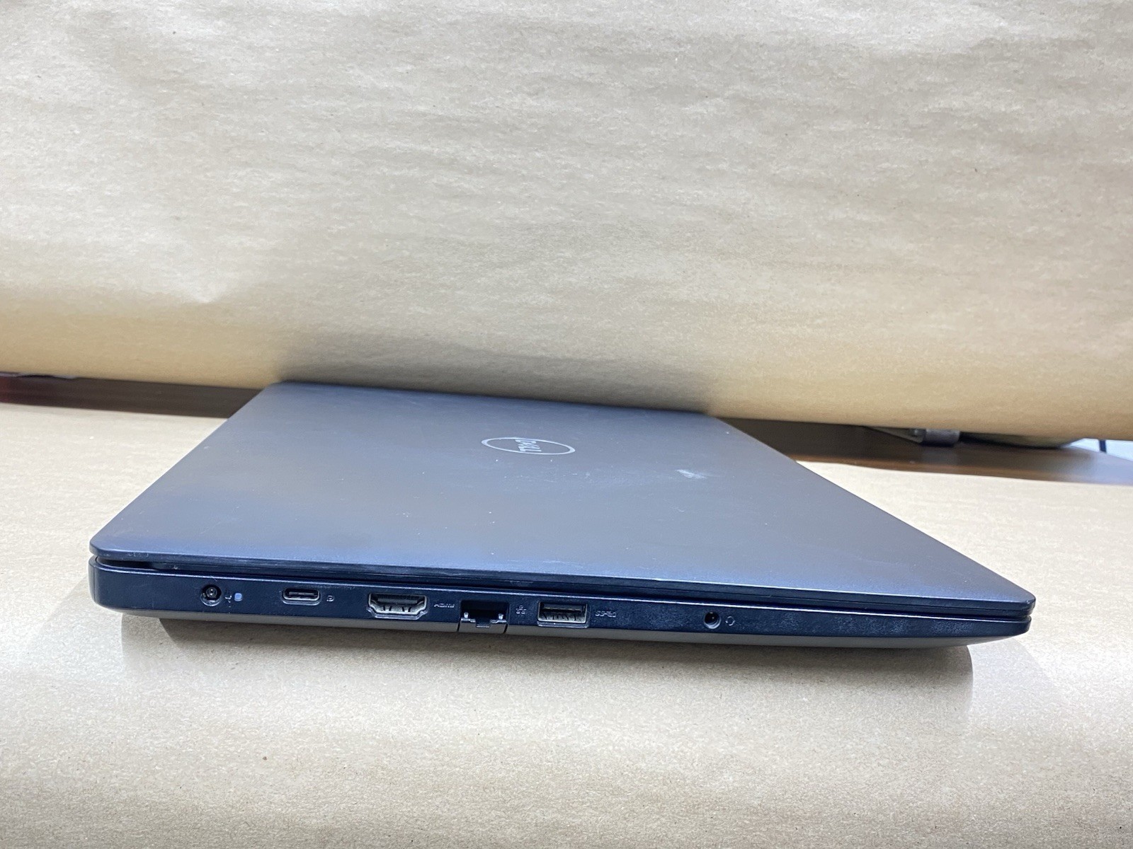 Dell Latitude 3590 – 15.5″ 1366×768 – i5-8250U – 4GB – 128GB SSD – Win 11 READ