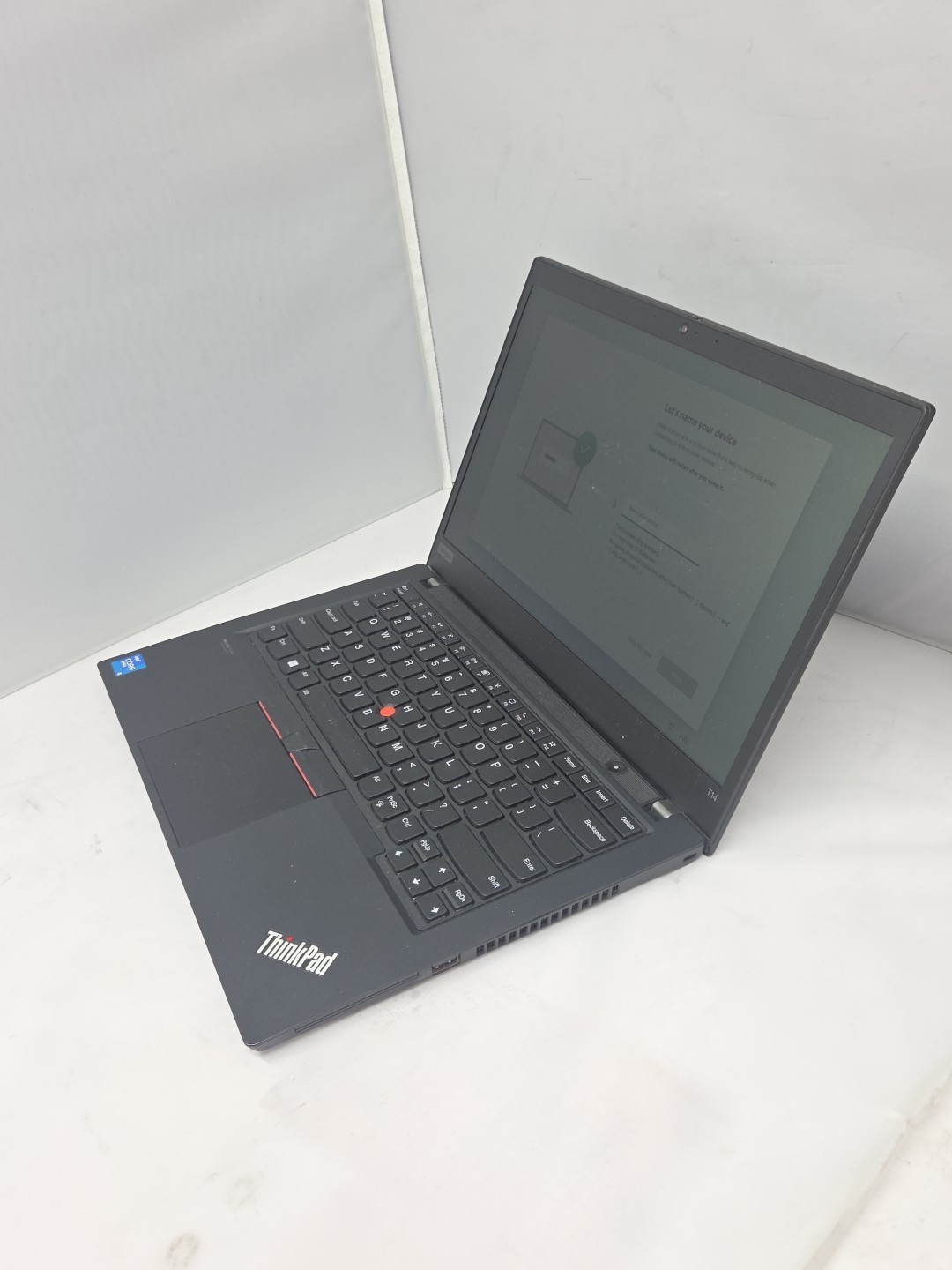 ThinkPad T14 Gen 2i – i5-1145G7 – 16GB Ram 256GB Nvme – Windows 11 (Scratches)