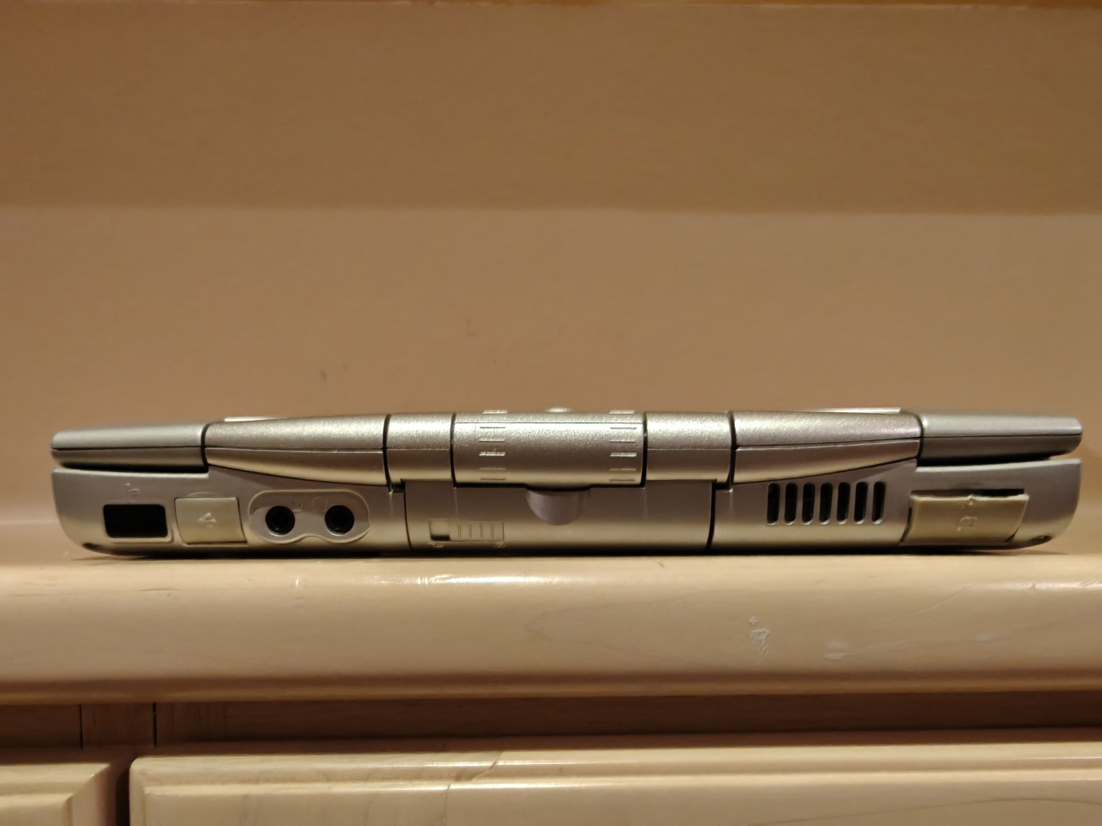 Toshiba Libretto ff1100v P266MHz 64MB, 32GB HD 2X Win98 w/CD-ROM & Lots More IOB