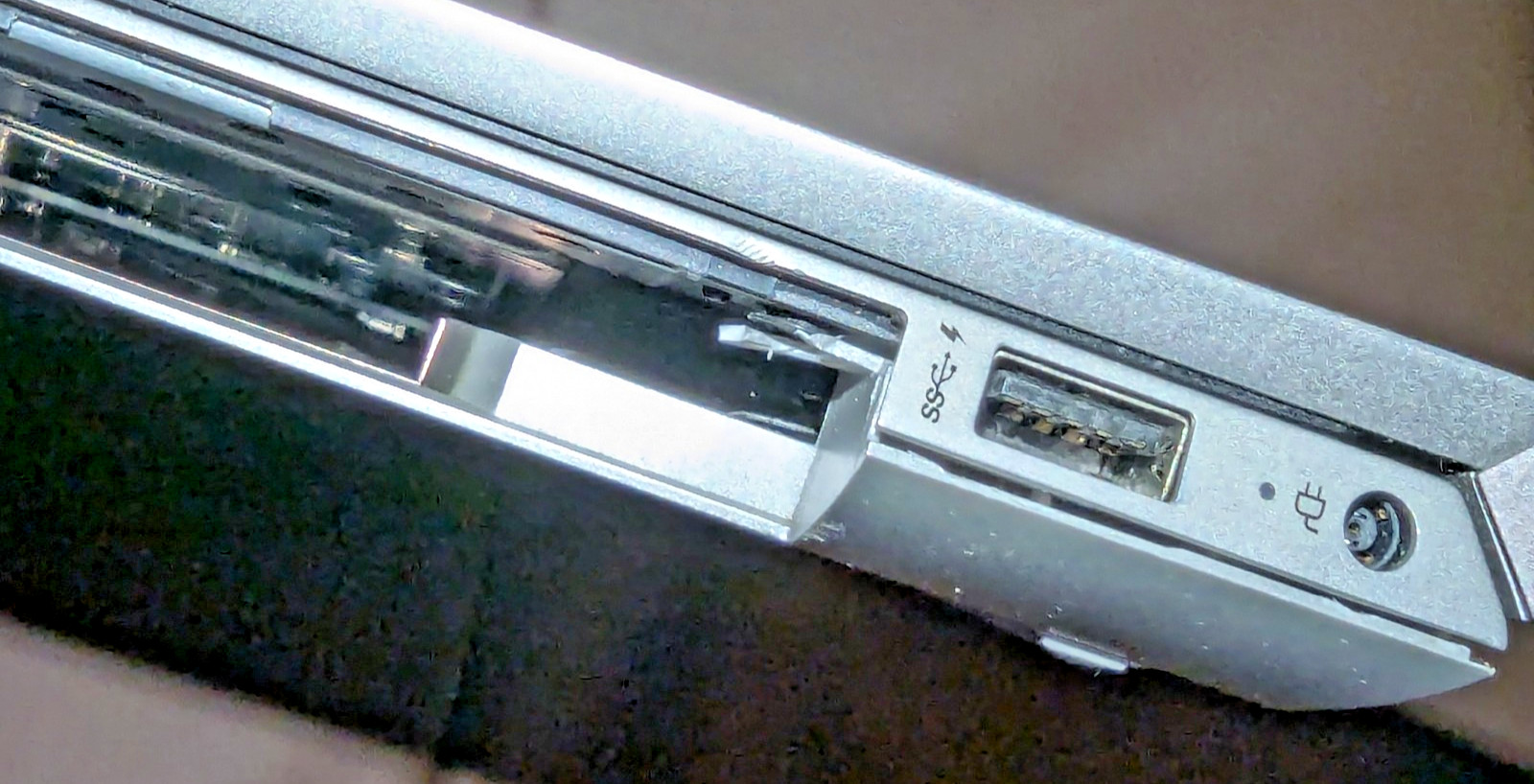 HP ENVY 17T-CE100 i7-10510U @ 1.80 GHz INTEL 16RAM NO HDD/OS (FOR PARTS) *READ*