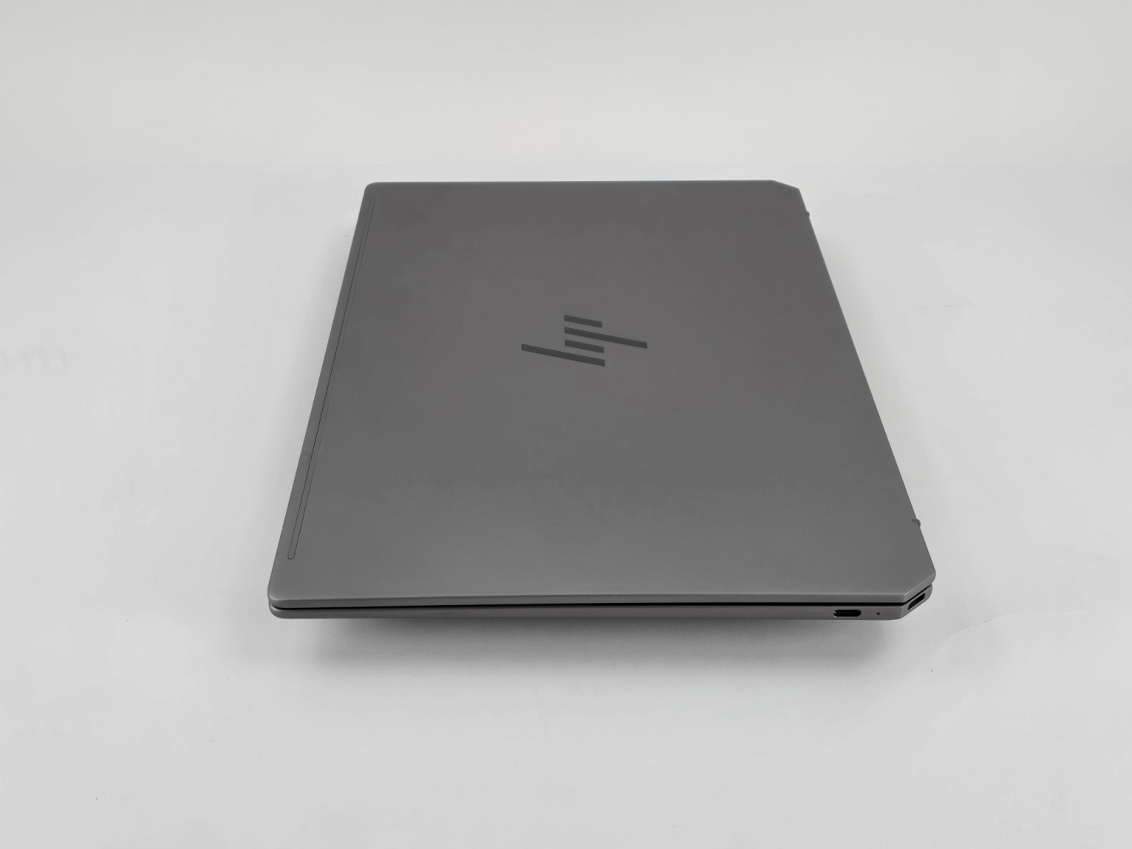 HP OmniBook Ultra 14″ 2.2K Touch, AMD Ryzen AI 9 365, 32GB RAM, 1TB SSD – Good