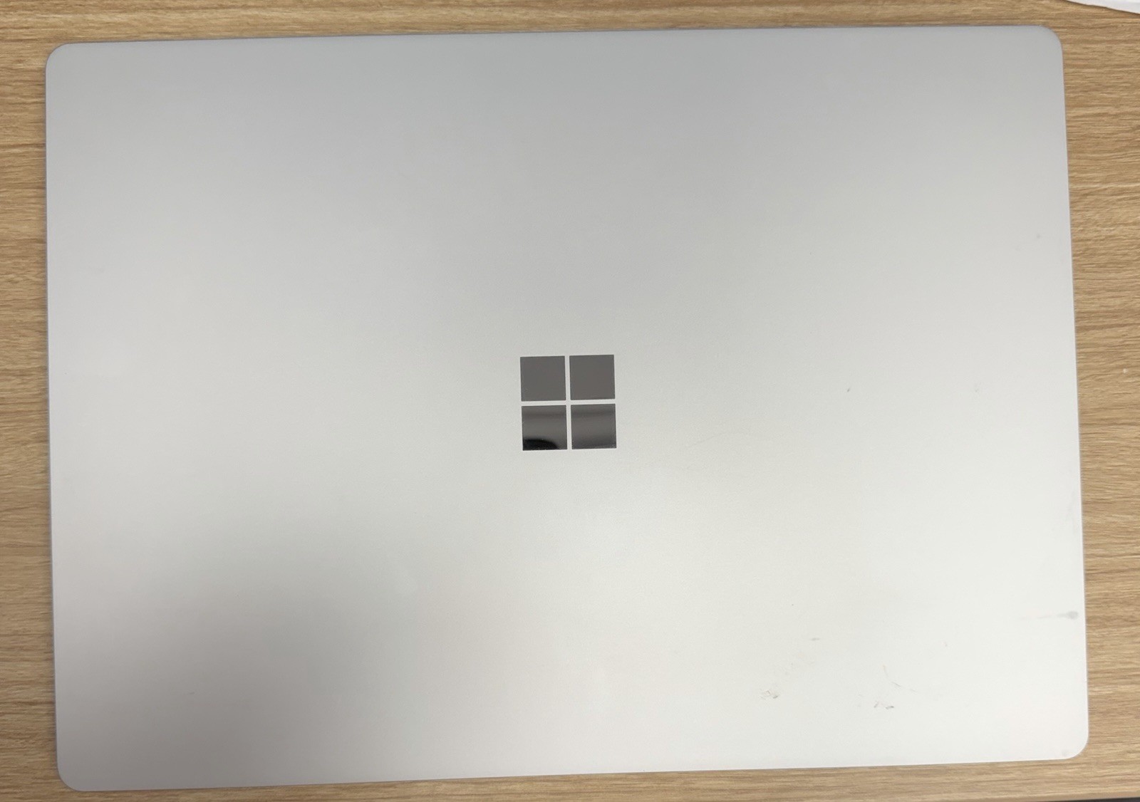 Microsoft Surface 1769 1st Gen Laptop 1769 13.5″ i7-7660U 2.5GHz 16GB RAM 512GB