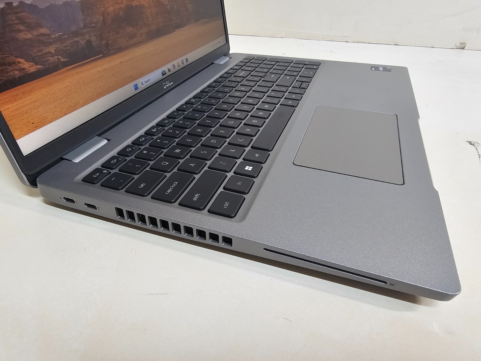 Dell Latitude 5530 Laptop i5-1235u 16GB 512GB 15.6″ Touchscreen – Dell Wty 12/26