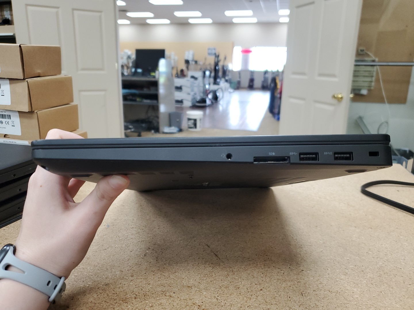 Dell Latitude E5570 15.6″ (500g SSD, Intel Core i5 6th Gen., 8GB) 042026-4