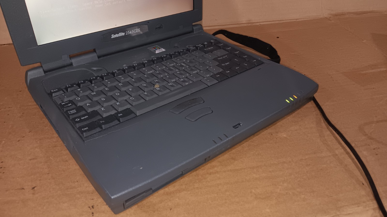 Vintage Toshiba Satellite 2545CDS Retro Laptop AMD K6-2 processor 333 MHz Parts
