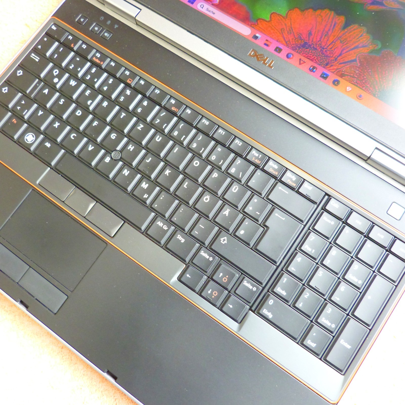 XL Lot of DOCK Dell E6520 METAL Business 15″ HD l Windows 11 SSD TURBO i5