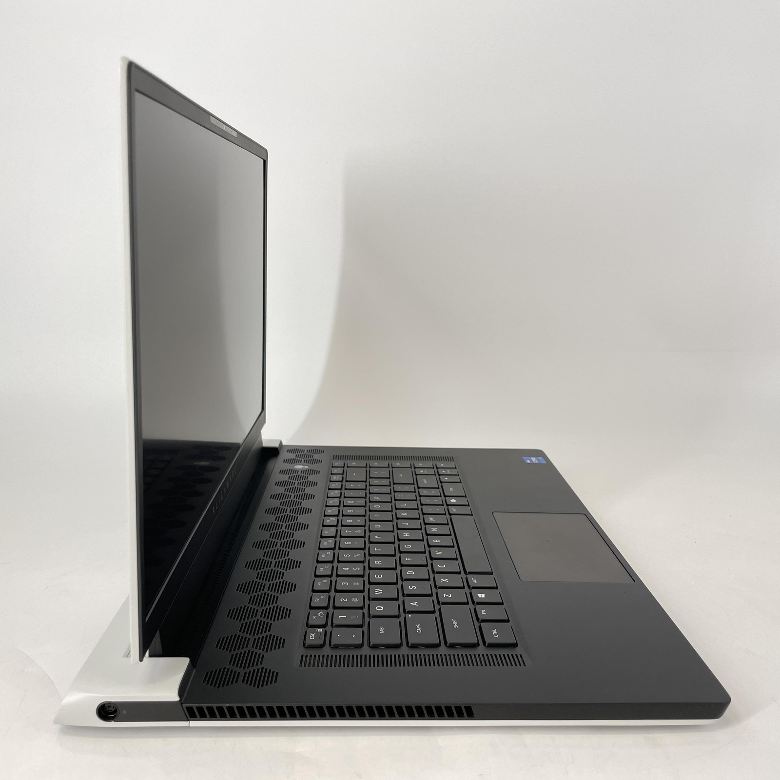 Dell Alienware X17 R1 360Hz FHD i7-11800H 2.3GHz 32GB 2TB SSD RTX 3070 Very Good