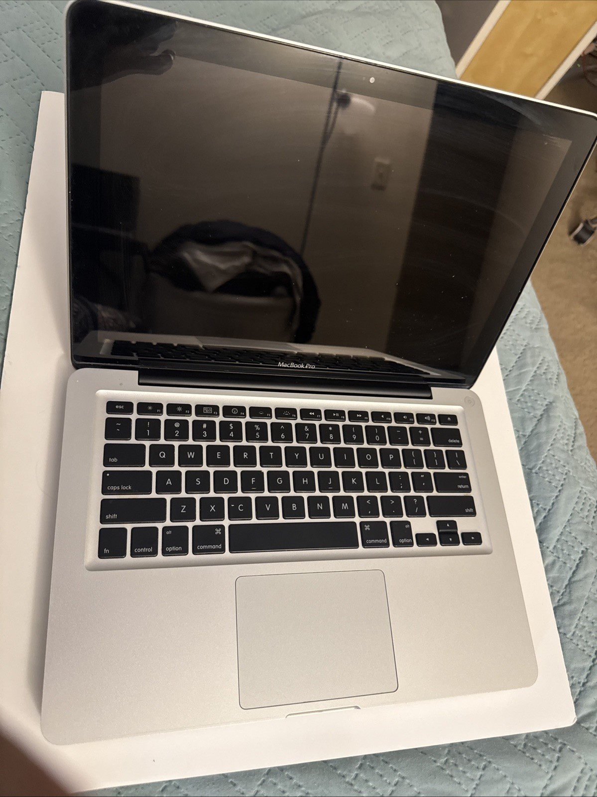 Apple MacBook Pro A1278 Intel Core 2 Duo P7550 2.26GHz 4GB RAM, 499GB HD
