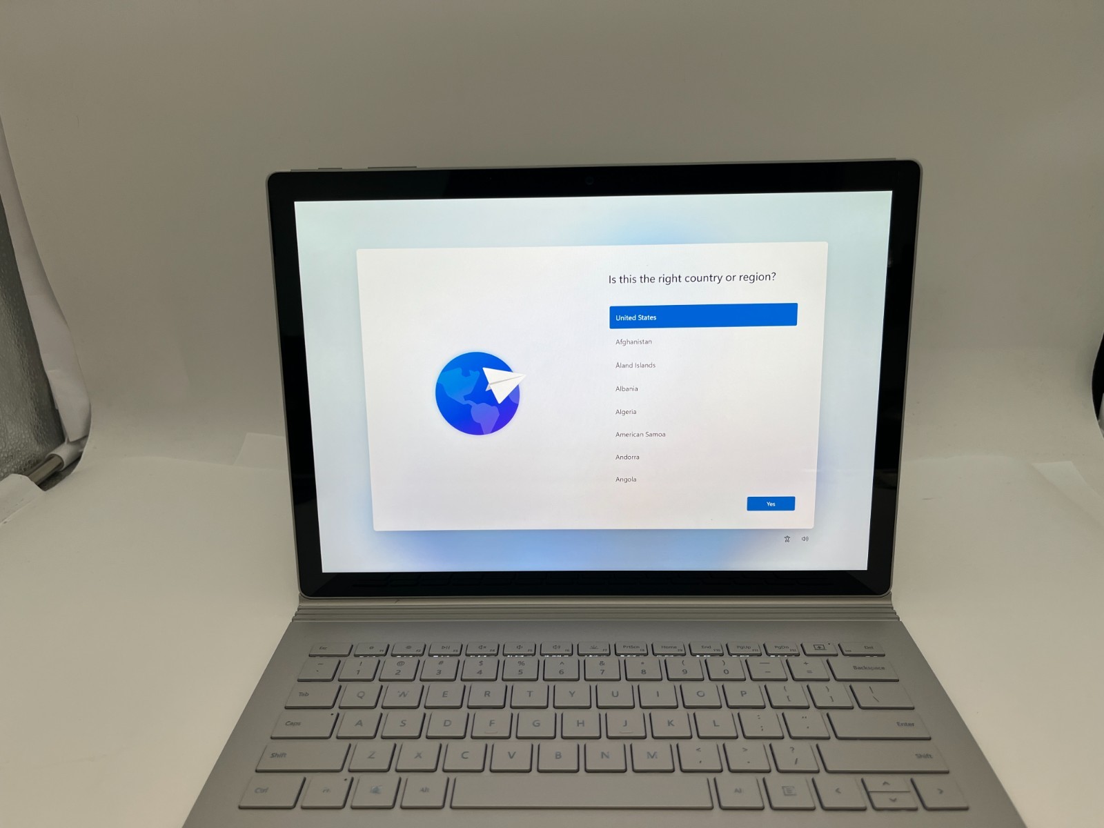 Microsoft Surface Book 2 i5-7300U@2.6 GHZ, 8GB 256GB Windows 11 Pro