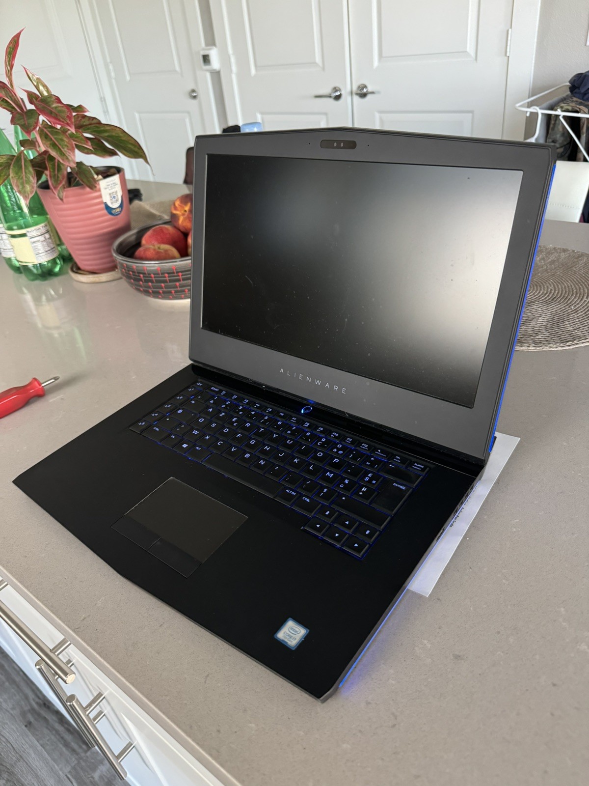 Dell Alienware 15 R3 Intel i7-7700 @2.50GHz 16GB RAM NO SSD For Parts
