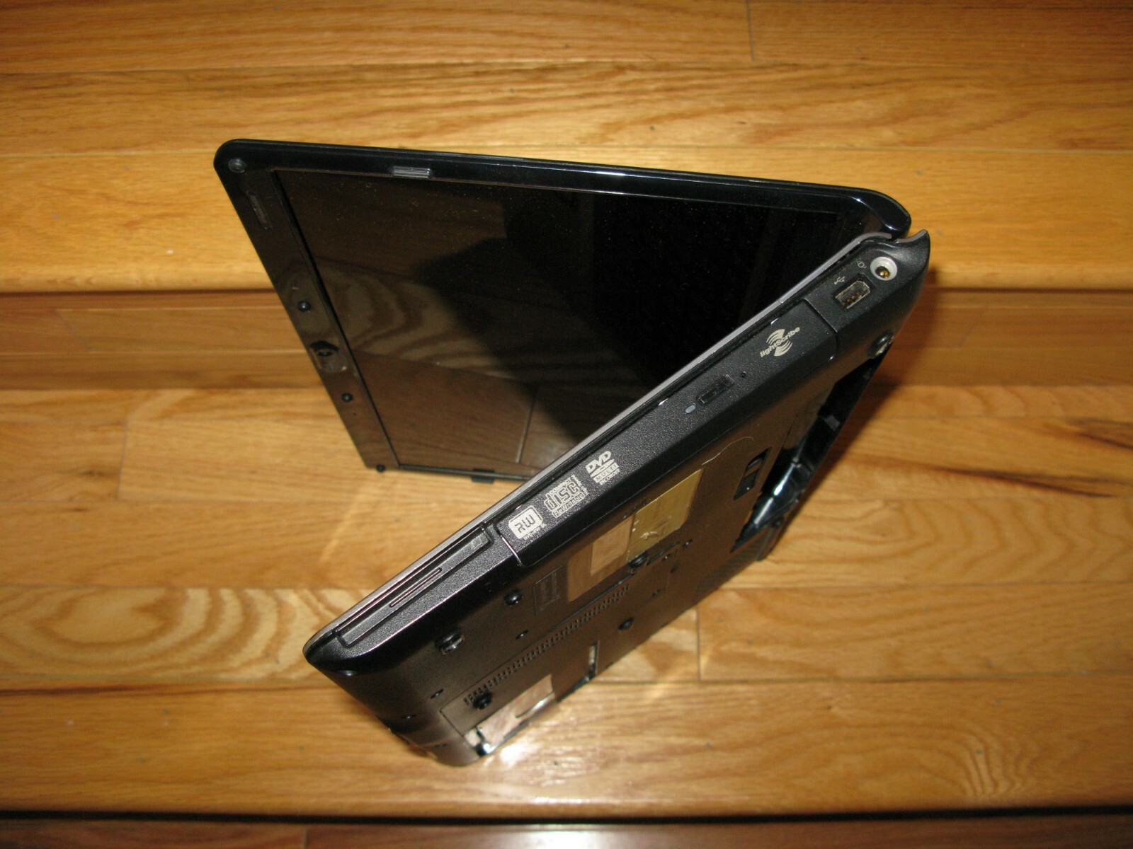 Enterteiment laptop HP Pavilion dv6748us (120GB, AMD Turion 64 X2, 2.00GHz, 2GB)