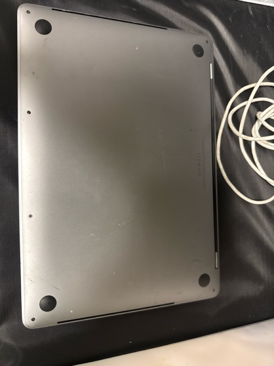 APPLE MACBOOK PRO – A1989 – 13.3″ 8GB Ram 256 GB HD – 2018 2.3 GHz Q (MAD063076)