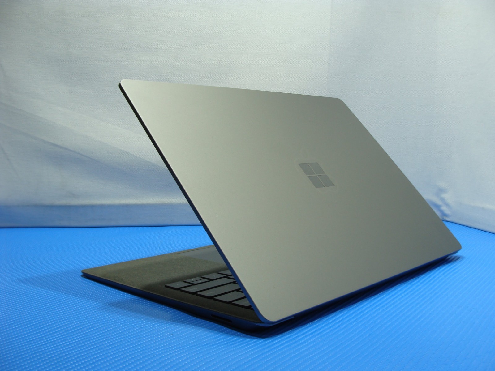 MS Surface Laptop 1769 13.5″ 2256×1504 TOUCH i7-7th 2.5GHz 8GB 256GB SSD W11P