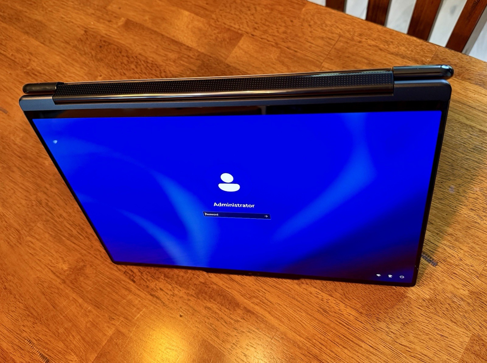 Lenovo Yoga 9 14ILL10 2-in-1 OLED Touchscreen 14” Core Ultra 7 32GB 1TB Blue