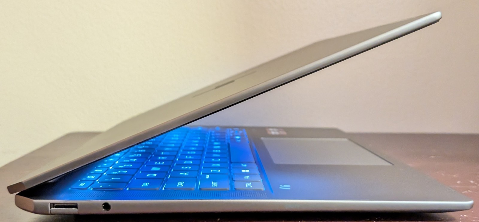 HP OmniBook Ultra 14″ 2.2K Touch (AMD Ryzen AI 9 365, 32GB RAM, 1TB SSD) Laptop