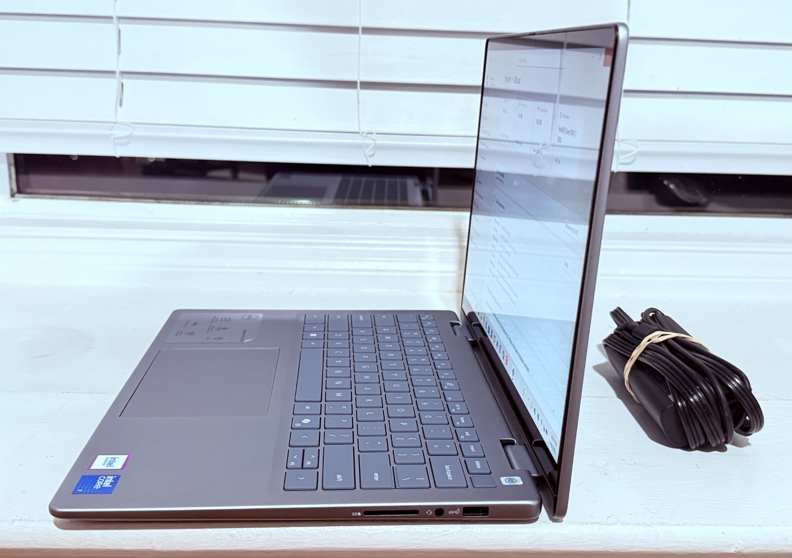 Dell Inspiron 14 ” FHD + Touch Core (TM ) 7 150U (1.80 GHz ) 16GB RAM – 1TB SSD