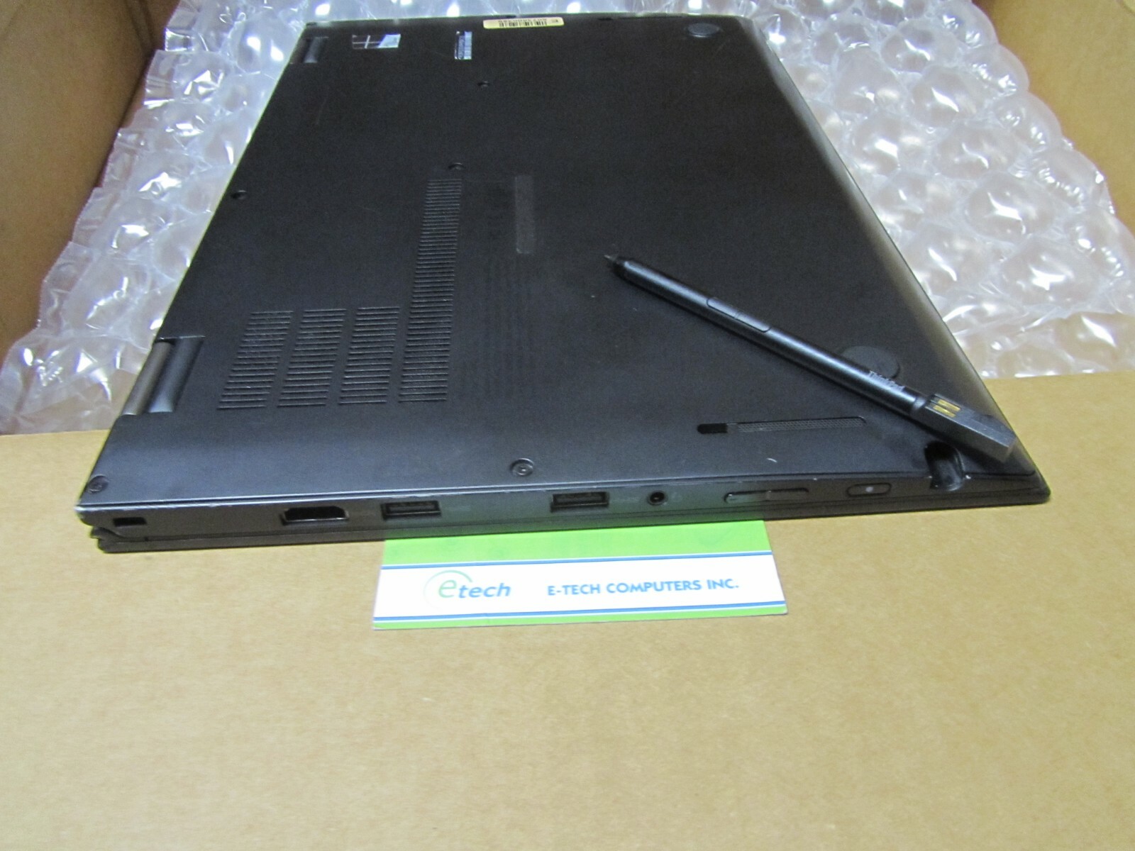 20FRS0L700 ThinkPad X1 Yoga i5-6300U 8GB RAM 256GB SSD, 14″ WQHD 2560×1440 Touch