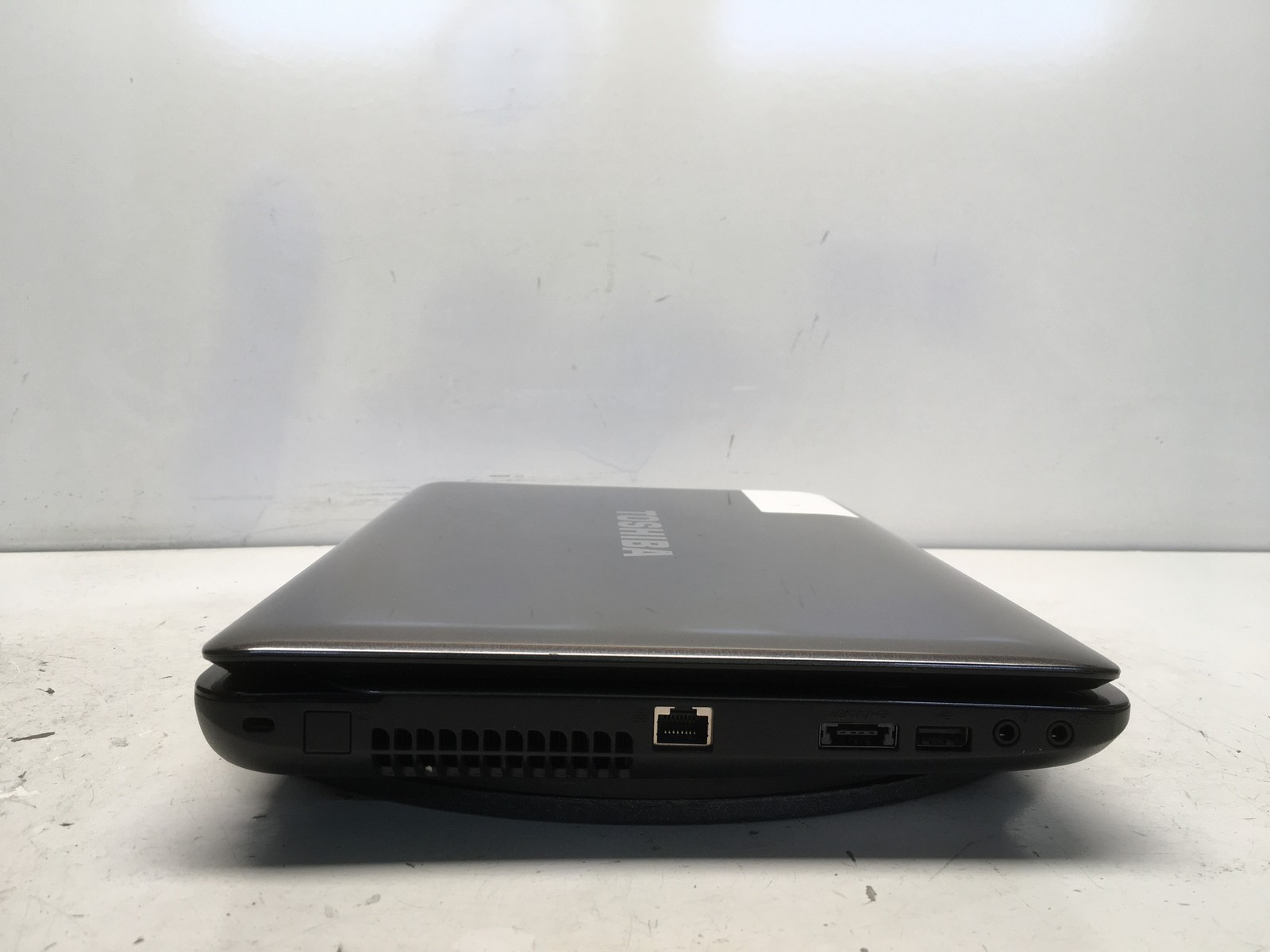 Toshiba Satellite L645D-S4030 AMD Turion II P520 2.3GHz 4 GB NO HDD No Batt