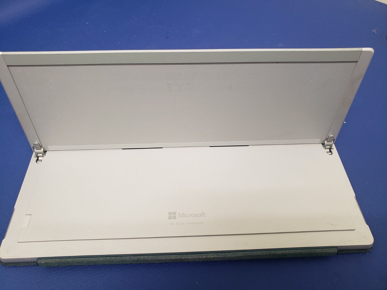 Microsoft Surface Pro 6 1796 Core i5-8350U @1.70GHz |8GB RAM |256GB SSD *No AC