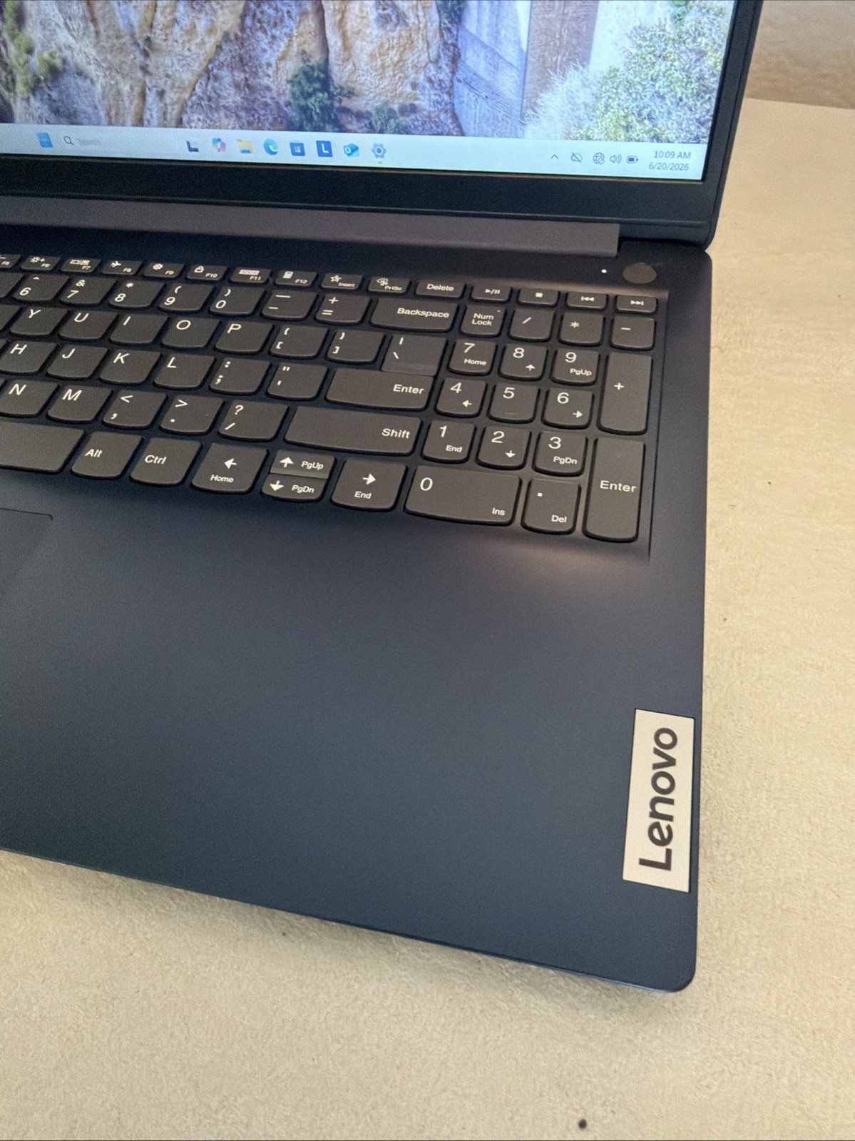 Lenovo IdeaPad 1 15AMN7 AMD Ryzen 3 7320u 8GB 256GB SSD Windows 11Home