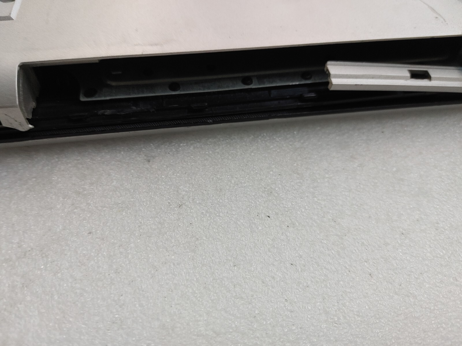 HP 15-DA0XXX 1 Core i5-8250U@ 1.60GHz , NO RAM , NO SSD FOR PARTS ONLY