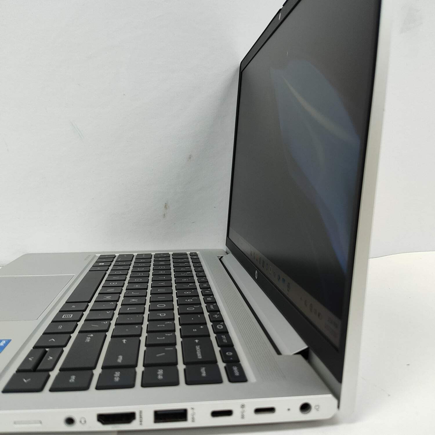 HP ProBook 440 G8 14″ i5-1135G7 2.4GHz 16GB RAM 512GB SSD