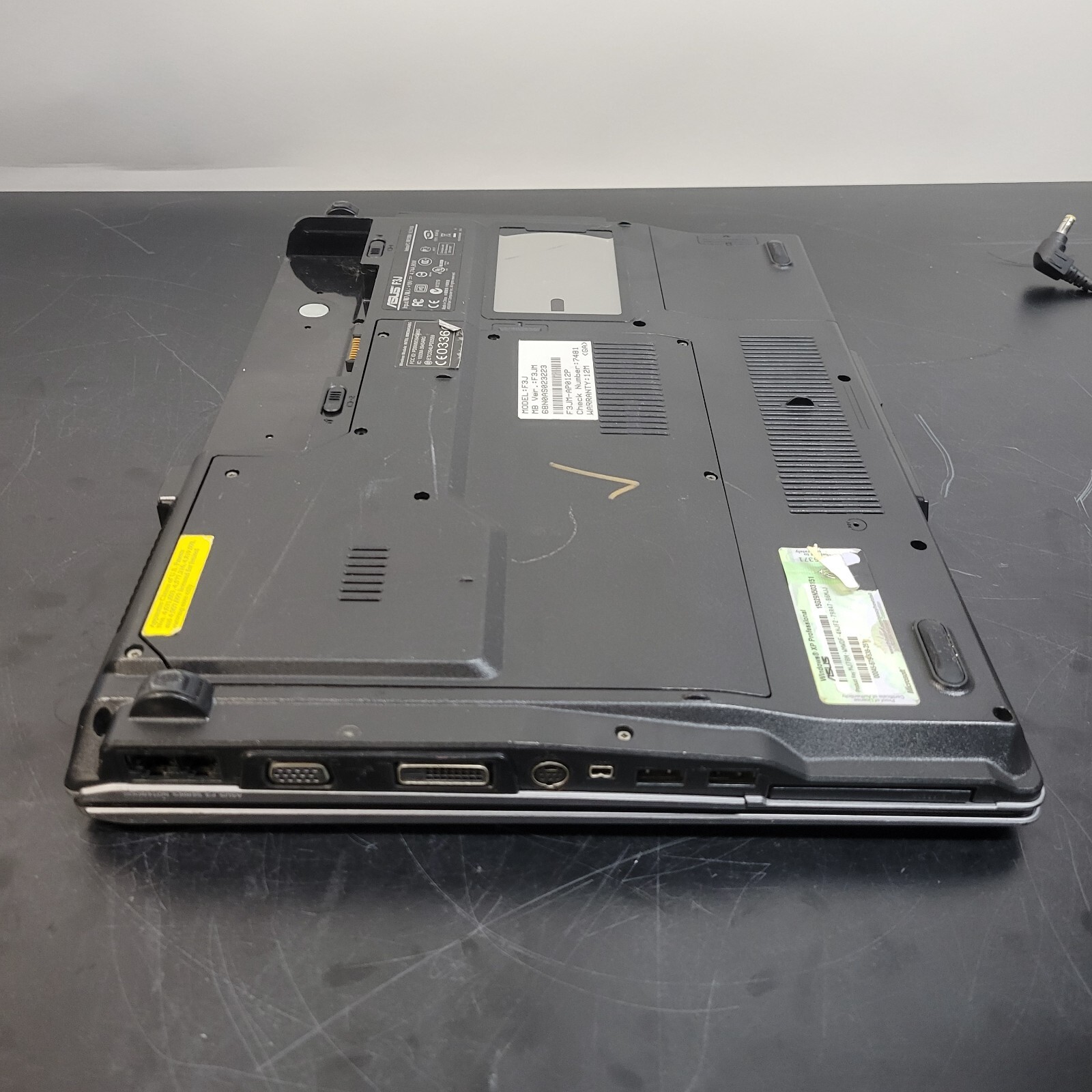 ASUS F3JM-AP012P 15.4″ Core 2 Duo T2400 3 GB RAM 0 GB HDD